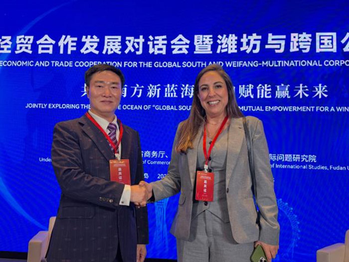 世界企业家协会主席王余根博士出席青岛跨国峰会 世界企业家协会主席王余根博士出席青岛跨国峰会