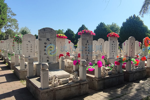 回龙岗墓园