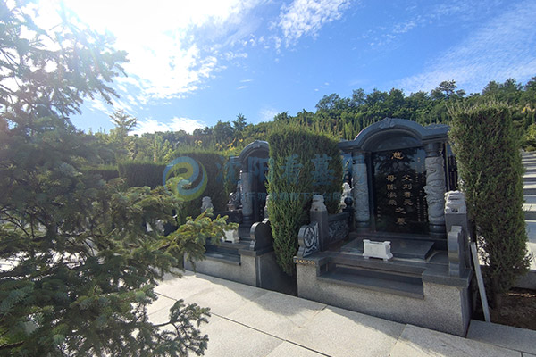 龙生墓园