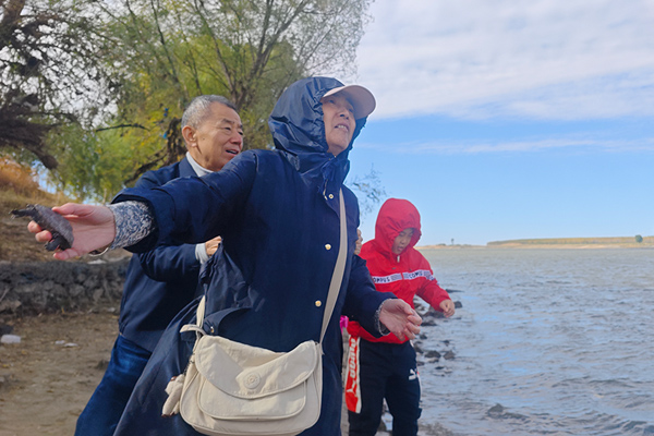 沈阳公墓网：重阳追思，辽河放生，愿长辈安康悠长