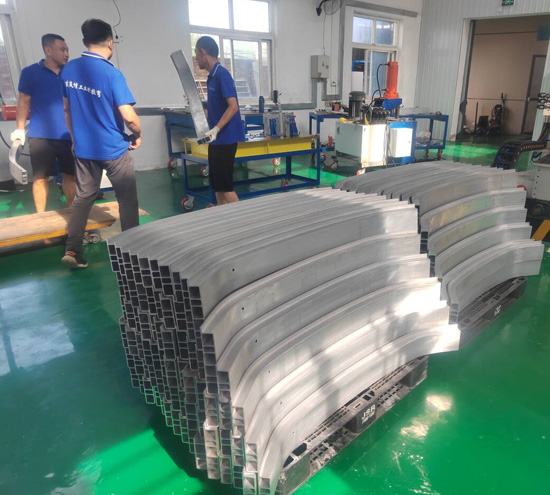 北京盛达伟业型材拉弯厂的防撞梁拉弯 北京盛达伟业型材拉弯厂的防撞梁拉弯